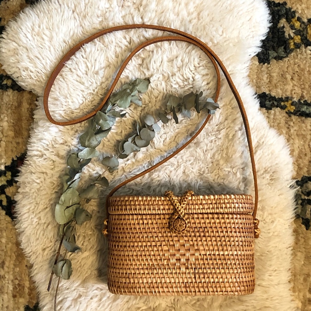 SOLD ✨ NWOT Rattan Crossbody Purse ✨